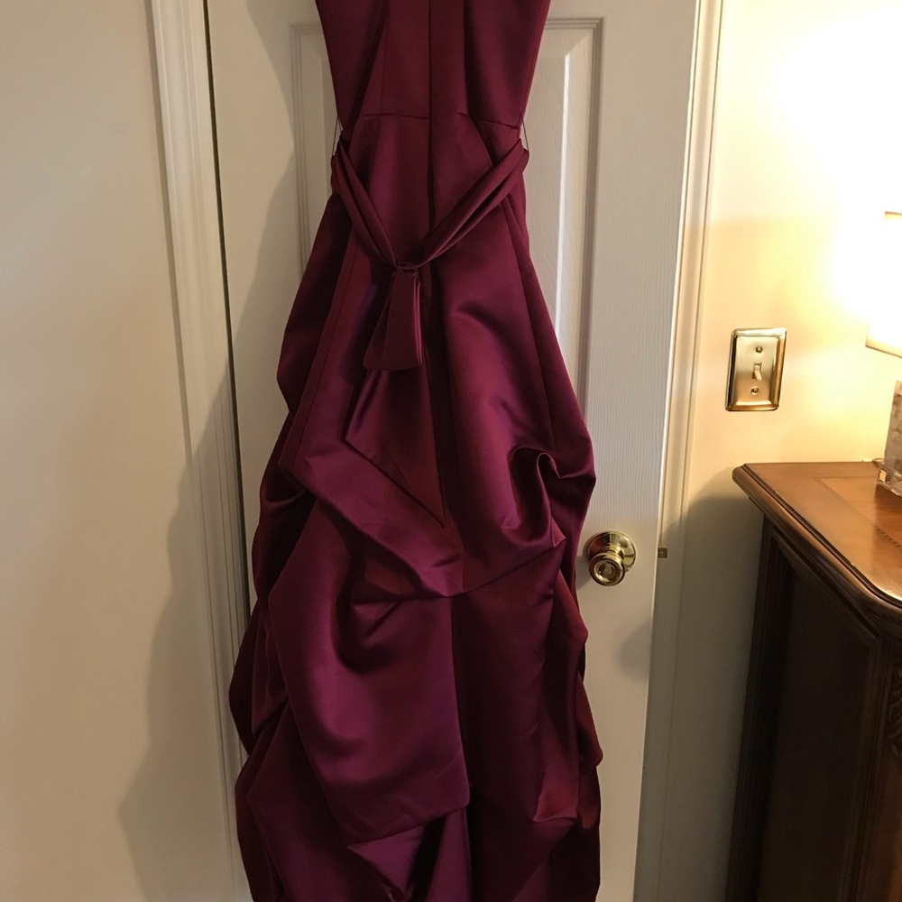 Gown - Picture 3 of 6
